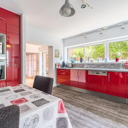 T5 Renove Avec Bureau Jardin Et Parking En Centre Daire *