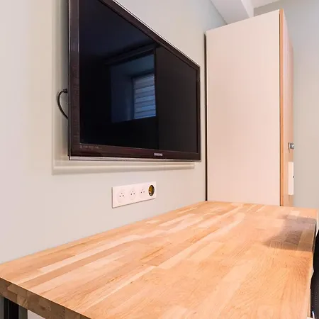 Gd Appt T5 Avec Bureau Jardin Et Parking En Centre