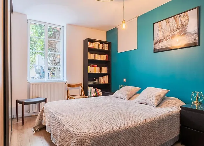 T5 Renove Avec Bureau Jardin Et Parking En Centre