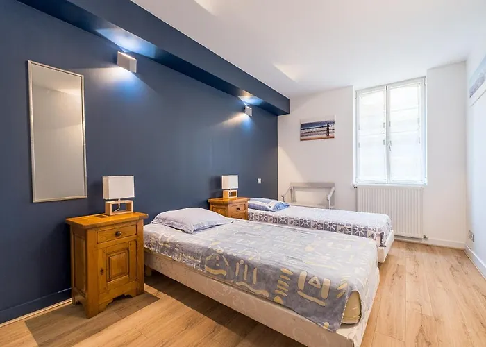 T5 Renove Avec Bureau Jardin Et Parking En Centre