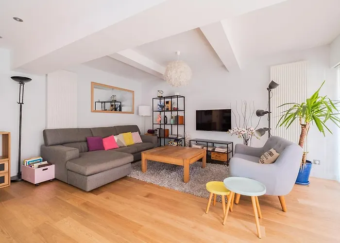 アパート T5 Renove Avec Bureau Jardin Et Parking En Centre