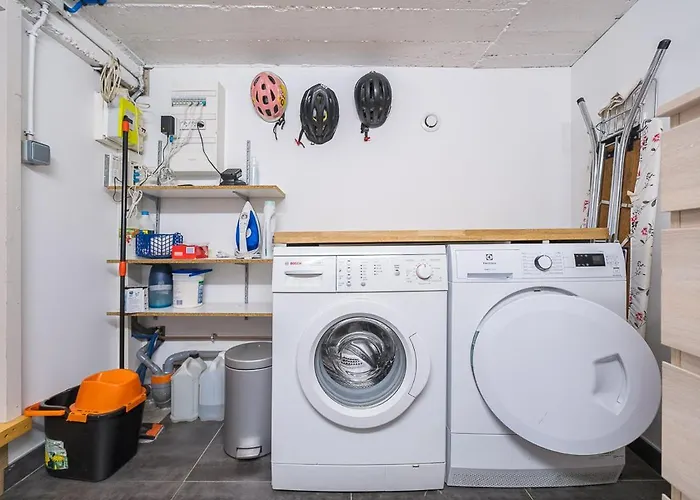 T5 Renove Avec Bureau Jardin Et Parking En Centre *