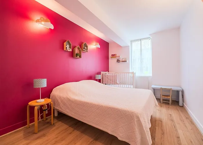 Apartamento T5 Rénové Avec Bureau Jardin Et Parking En Centre