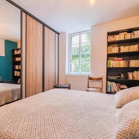 T5 Renove Avec Bureau Jardin Et Parking En Centre Apartment