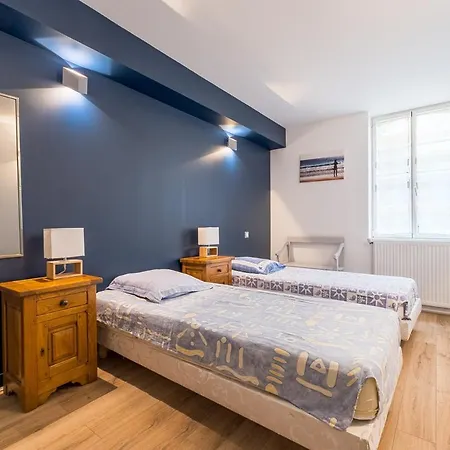 T5 Renove Avec Bureau Jardin Et Parking En Centre