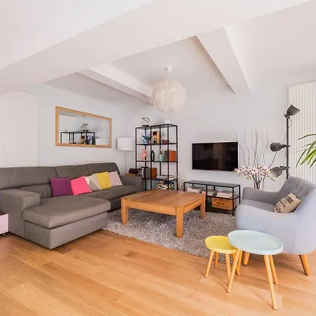 Apartment T5 Renove Avec Bureau Jardin Et Parking En Centre