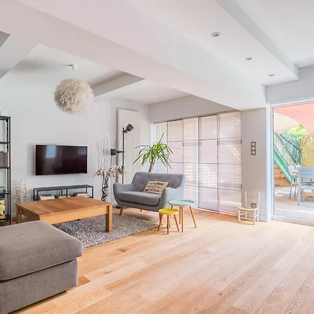 Apartment T5 Renove Avec Bureau Jardin Et Parking En Centre *