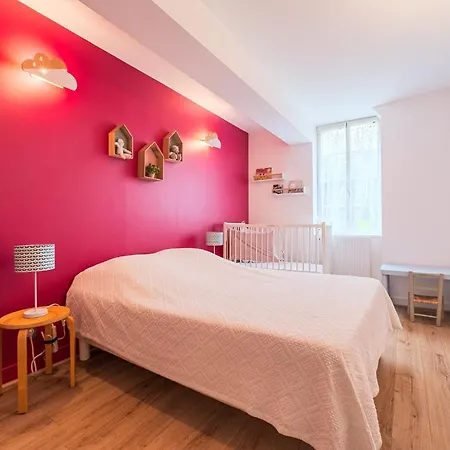 Apartment T5 Renove Avec Bureau Jardin Et Parking En Centre