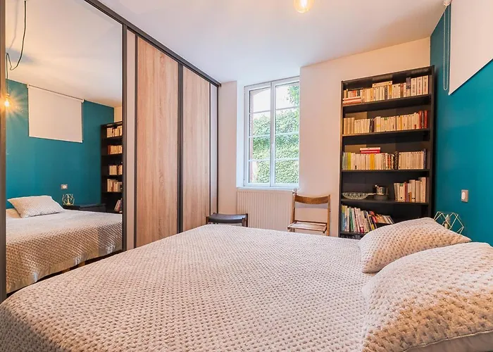 T5 Renove Avec Bureau Jardin Et Parking En Centre Apartment