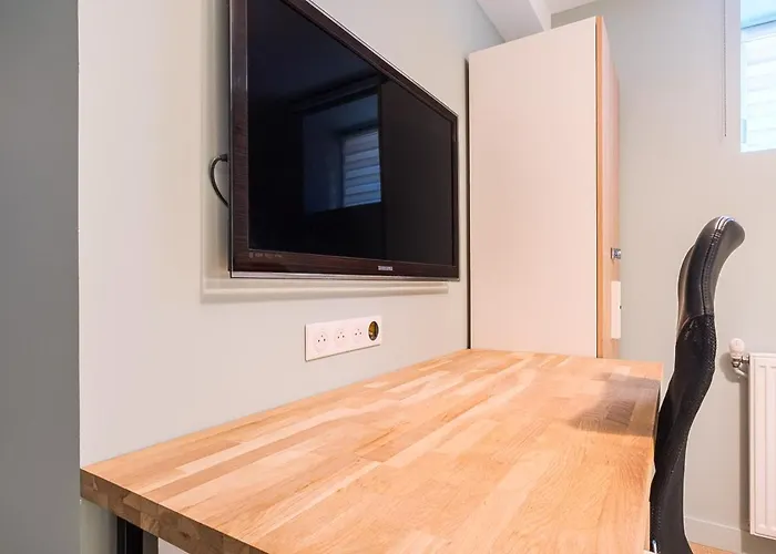 T5 Renove Avec Bureau Jardin Et Parking En Centre